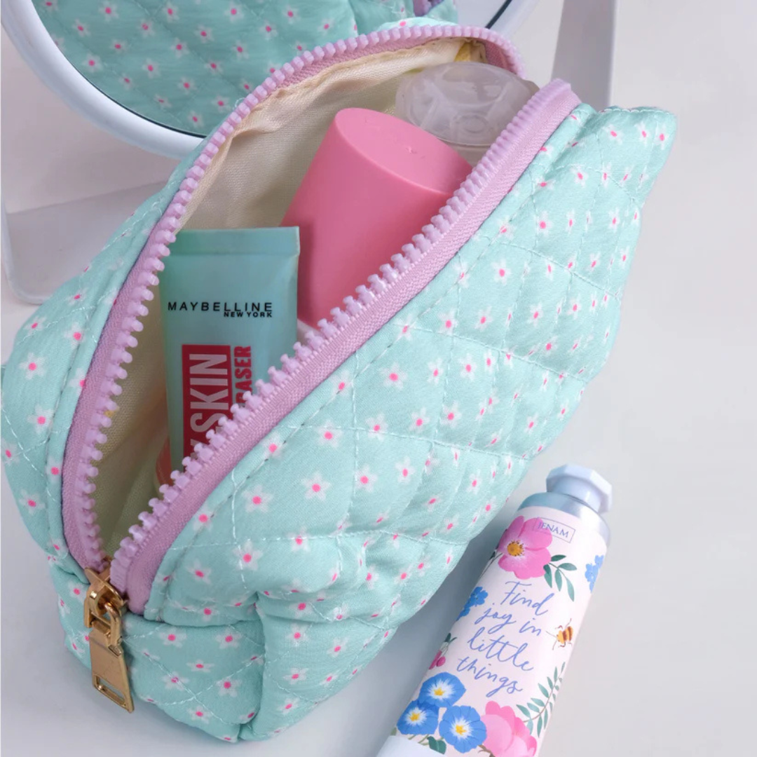 Soft Quilt Make-up Bag – Stylish Quilted Cosmetic Travel Organizer - Image 2