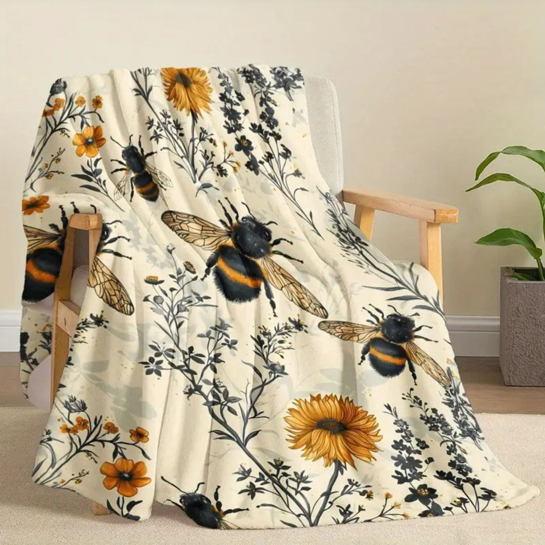 Bee Fleece Blanket – Cozy Vibrant Polyester Throw - Image 2