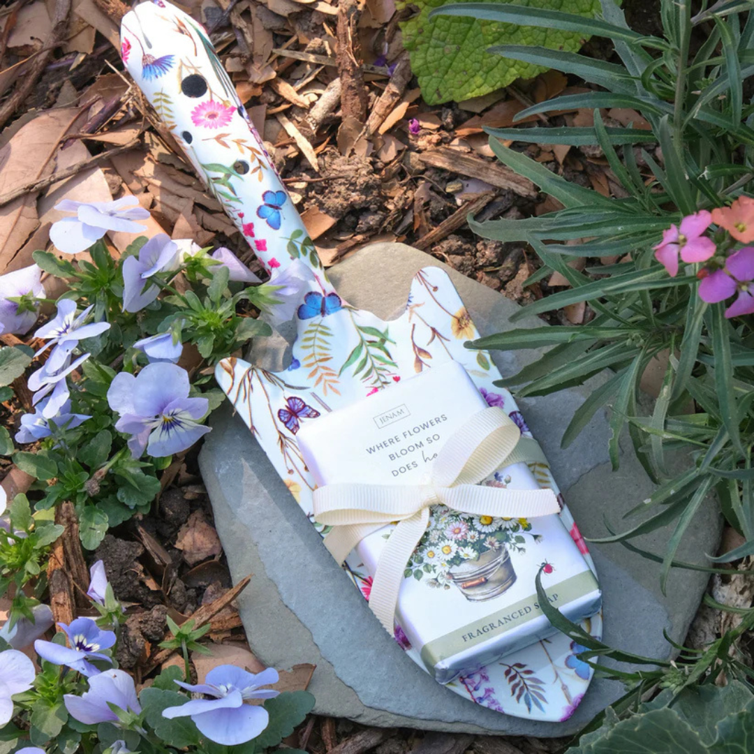 100g Soap & Garden Spade Gift Set – Garden & Bath Pamper Set - Image 2